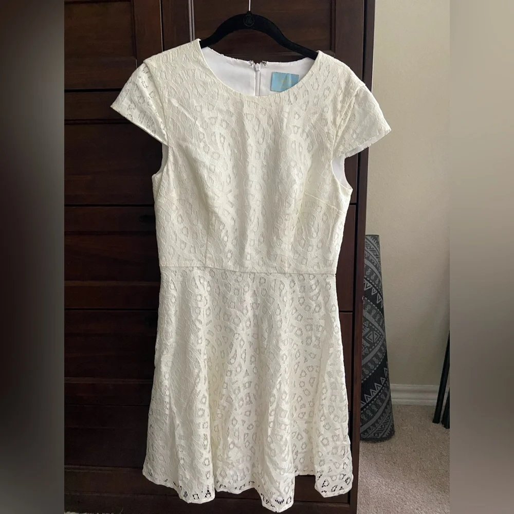 Cece dress, size 8, white w/ lace overlay - Picture 1 of 4